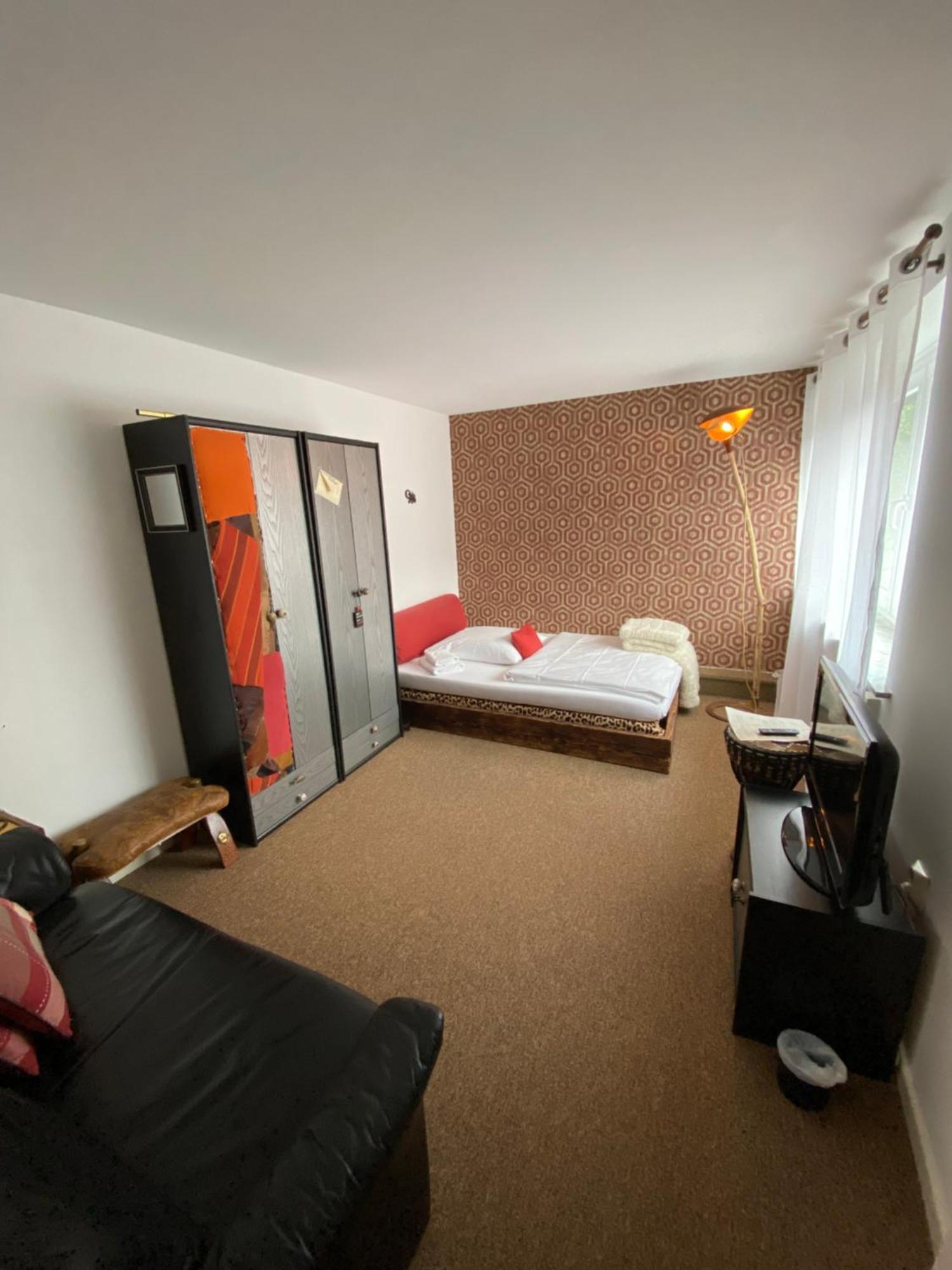 PrivArtPension 'Ausfahrt freihalten' Husum  Exterior foto